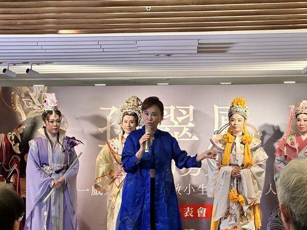“无敌小生”孙翠凤出新书！自曝耸动书名“和她的男人们”秘辛 名人名流 图2张