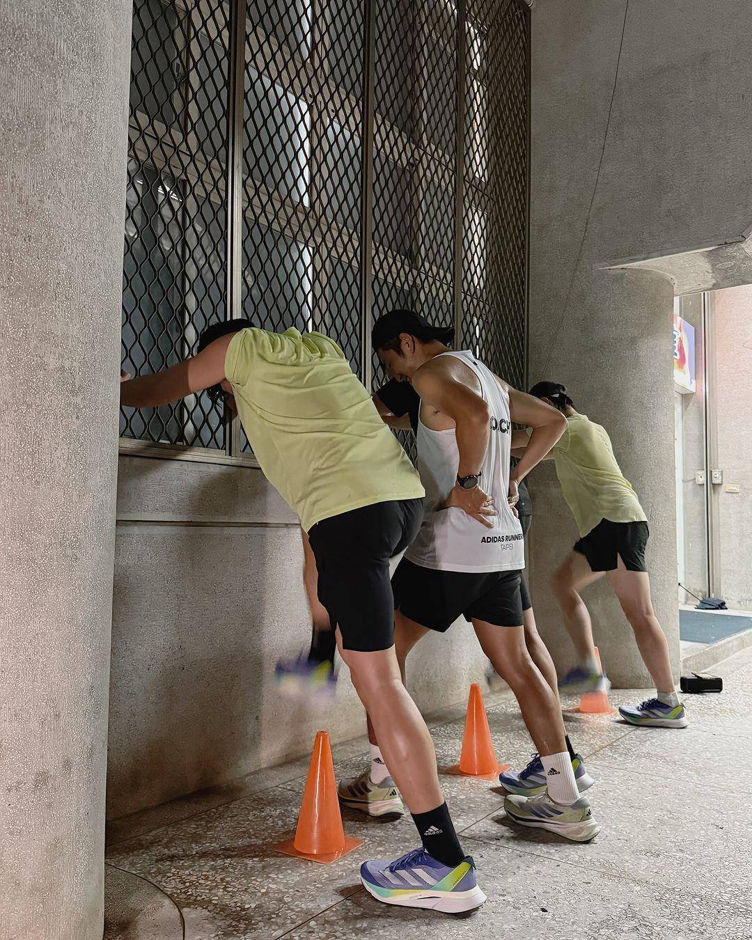 林柏宏自曝跑步狼狈怕“嘴巴”不好看　听饶舌乐、穿adidas新鞋备战马拉松 名人名流 图2张