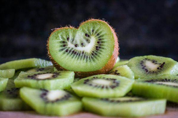 身体不卡水！5种“消水肿食物”盘点　香蕉、奇异果都在内 最新资讯 图2张