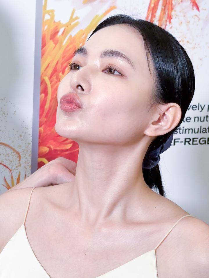 踮脚亲亲也能养出天鹅颈？不需医美在家轻松紧致小V脸秘诀 最新资讯 图5张