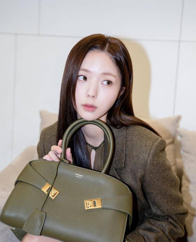 《现在拨打的电话》蔡秀彬私服是女生西装穿搭范本　3款爱包平价好入手 最新资讯 图6张