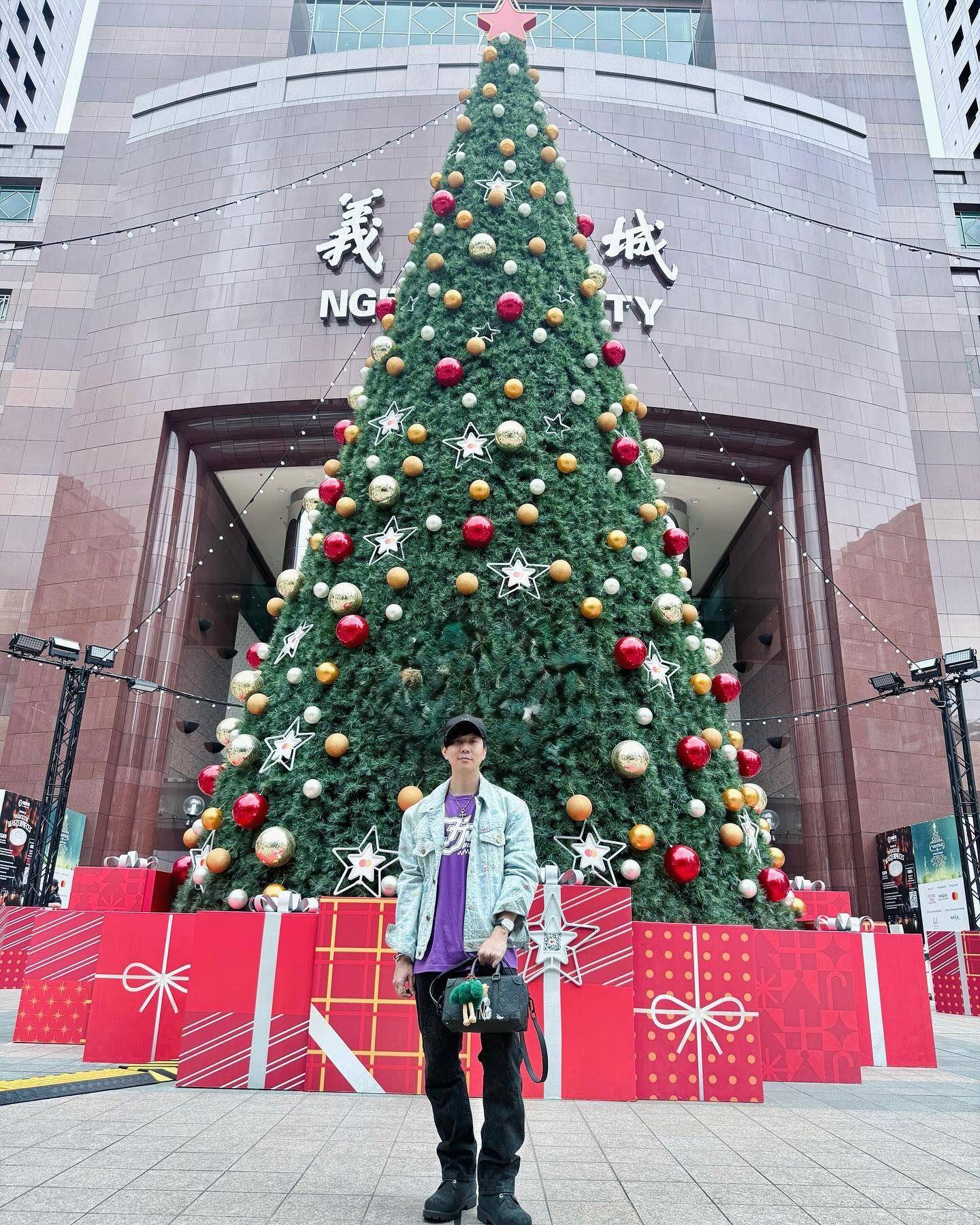林俊杰LV造型祝粉丝圣诞快乐　286万“表王”新作抢镜 名人名流 图1张