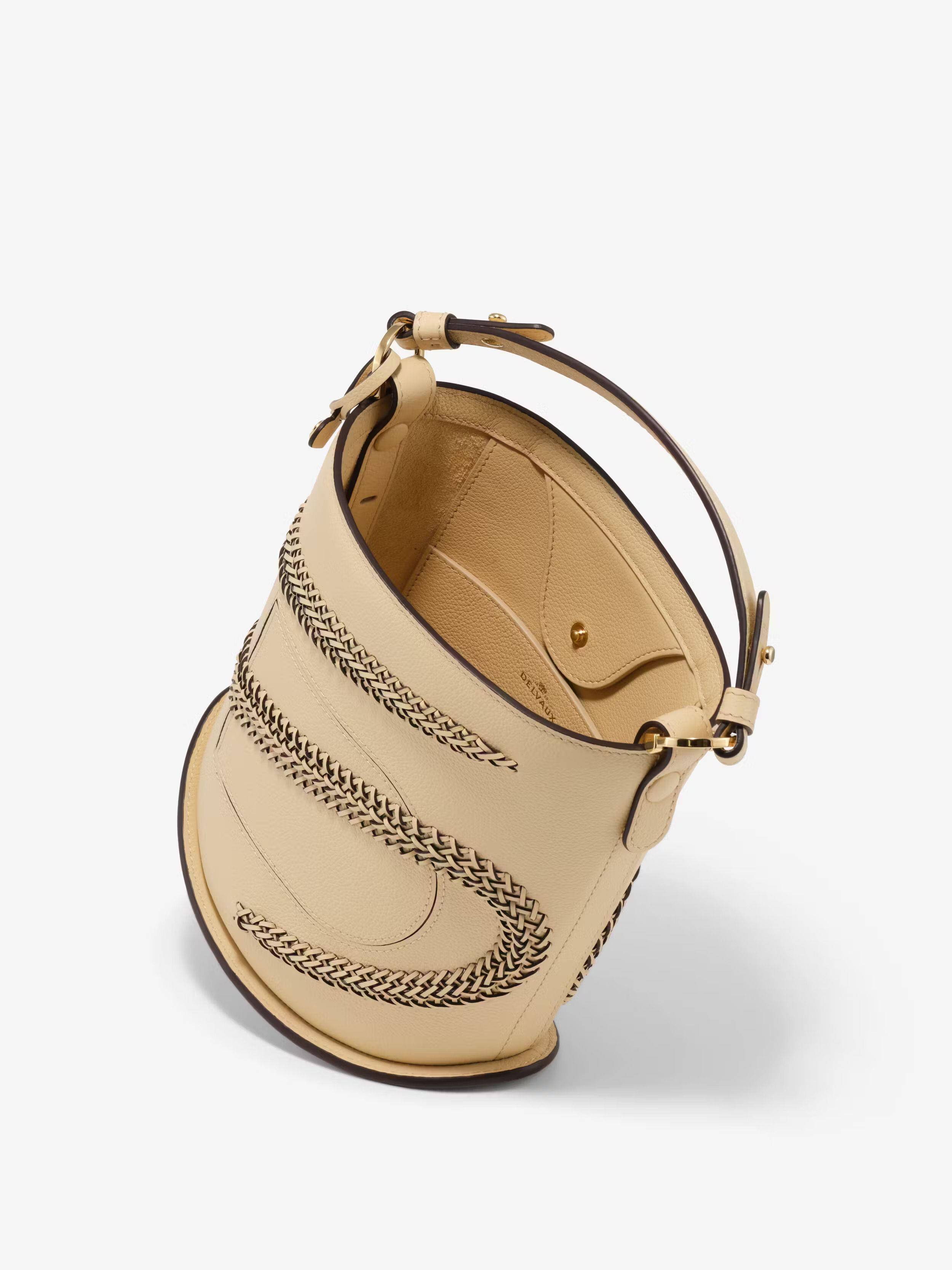 BALENCIAGA极简新作Hampton必收！春节Rodeo水钻包、新款式一次看 时尚穿搭 图10张