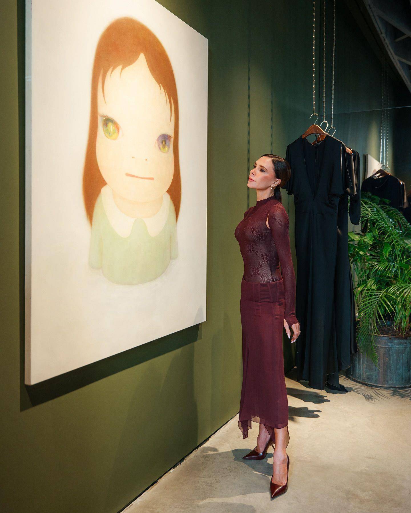 “贝嫂”伦敦旗舰店变艺廊　抬头就能赏奈良美智大作 名人名流 图1张
