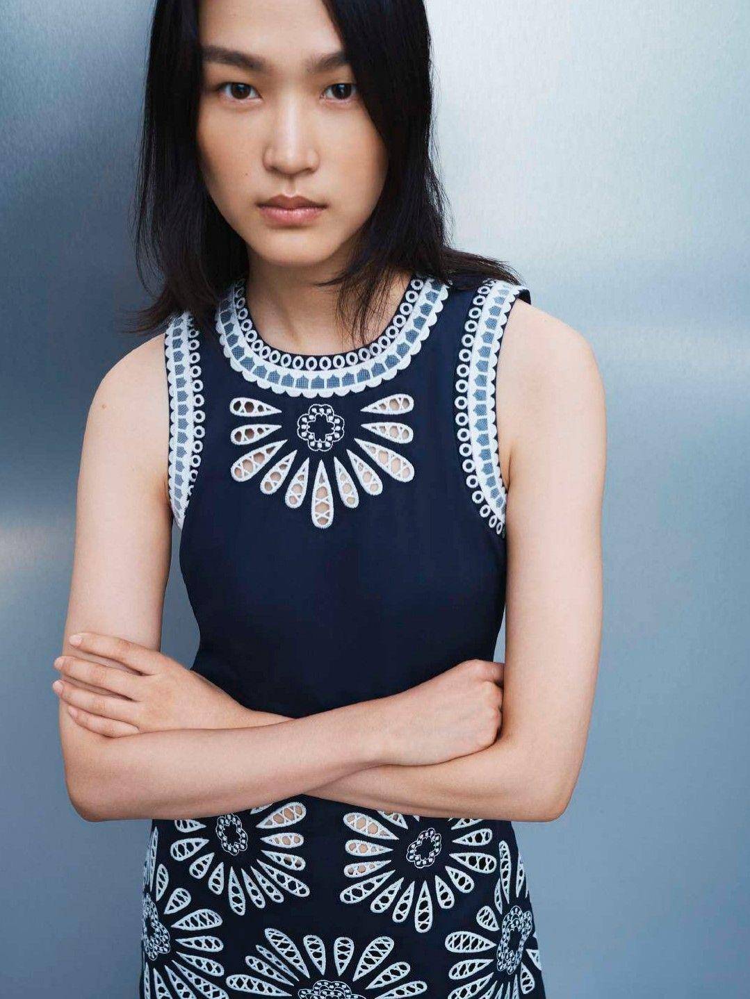 法国女生爱穿小众牌Sandro与Maje春夏推荐！Miss M手袋、童趣短洋装必收 时尚穿搭 图1张
