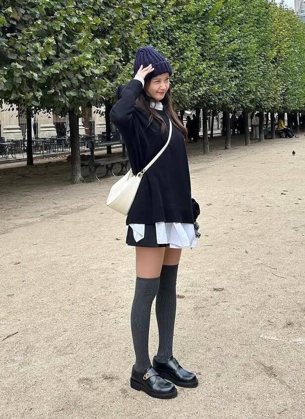 润娥出道17年不败的少女感　5款日常到聚会精品包跟着她挑就对 时尚穿搭 图1张
