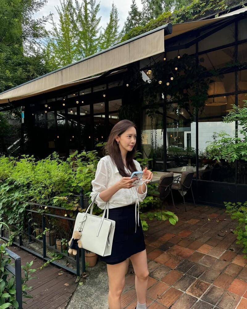 润娥出道17年不败的少女感　5款日常到聚会精品包跟着她挑就对 时尚穿搭 图5张