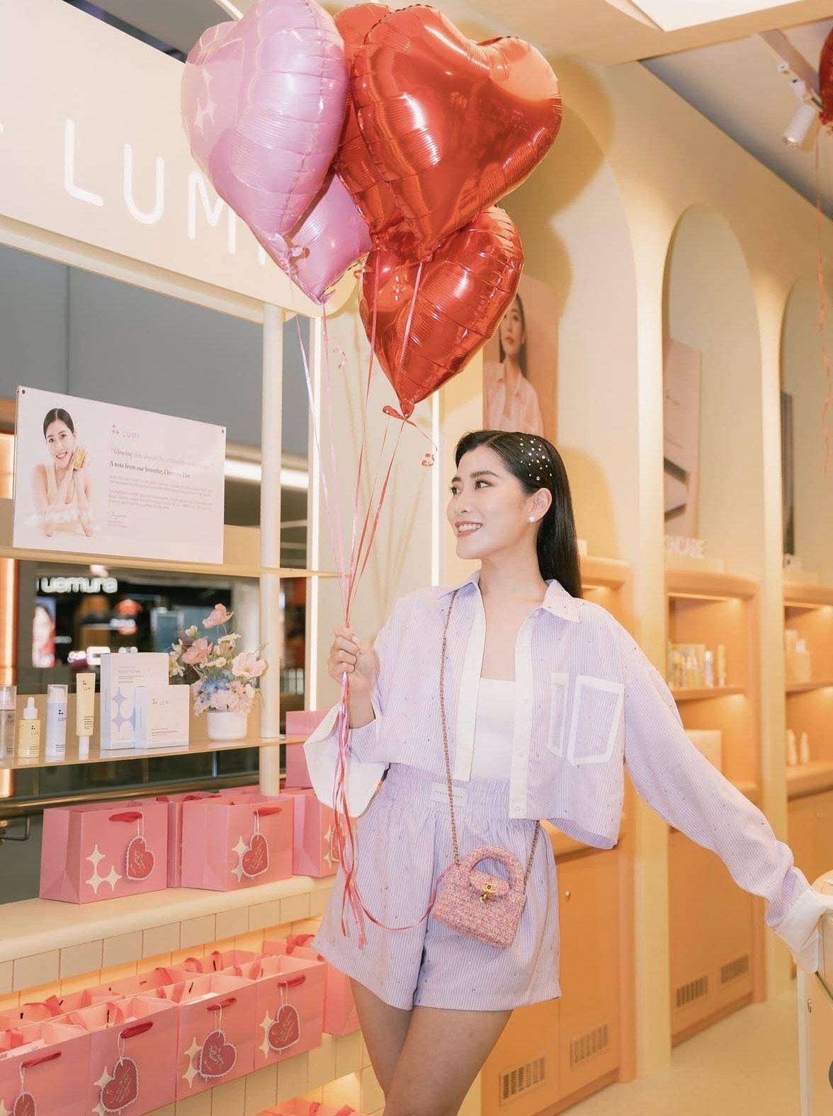 “马来西亚最美千金”贵气衣帽间曝光　满墙爱马仕与香奈儿包 时尚穿搭 图3张