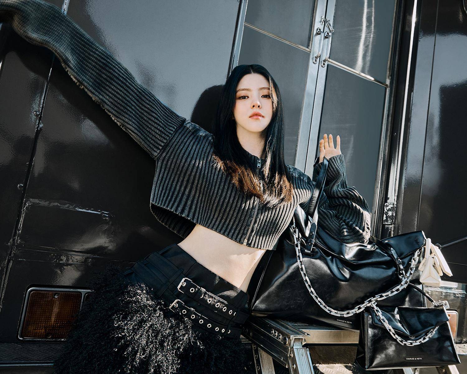 Jennie爱牌小众丝绸包hai在台开卖！超梦幻立体玫瑰、限定鲜绿色报到 名人名流 图5张