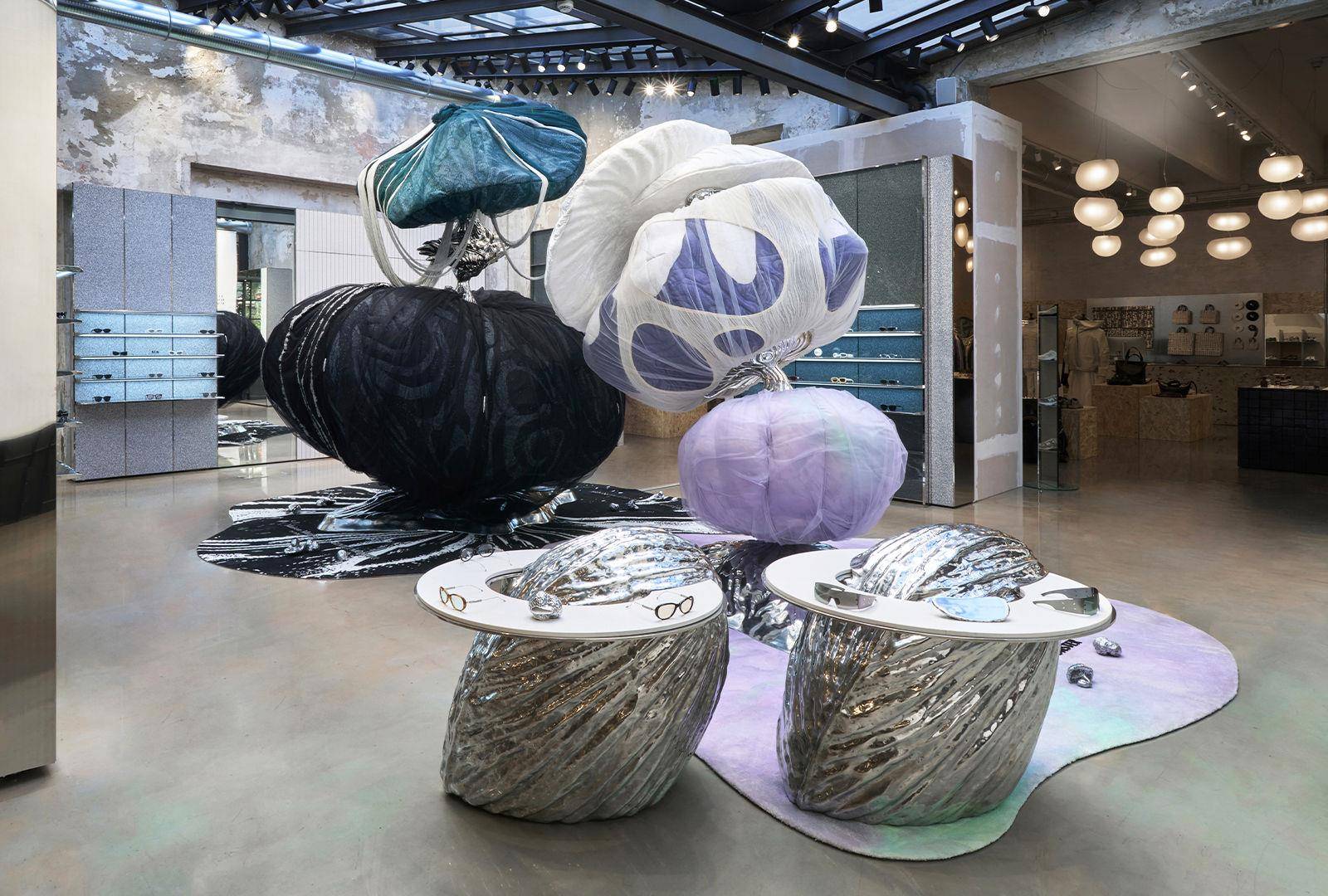 米兰直击／Maison Margiela x GM三度联名！20款新作、四角缝线金属墨镜 最新资讯 图2张