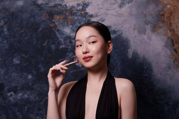 雅诗兰黛打造珠宝级工艺唇膏　TOM FORD小金砖热卖人气旺 最新资讯 图1张