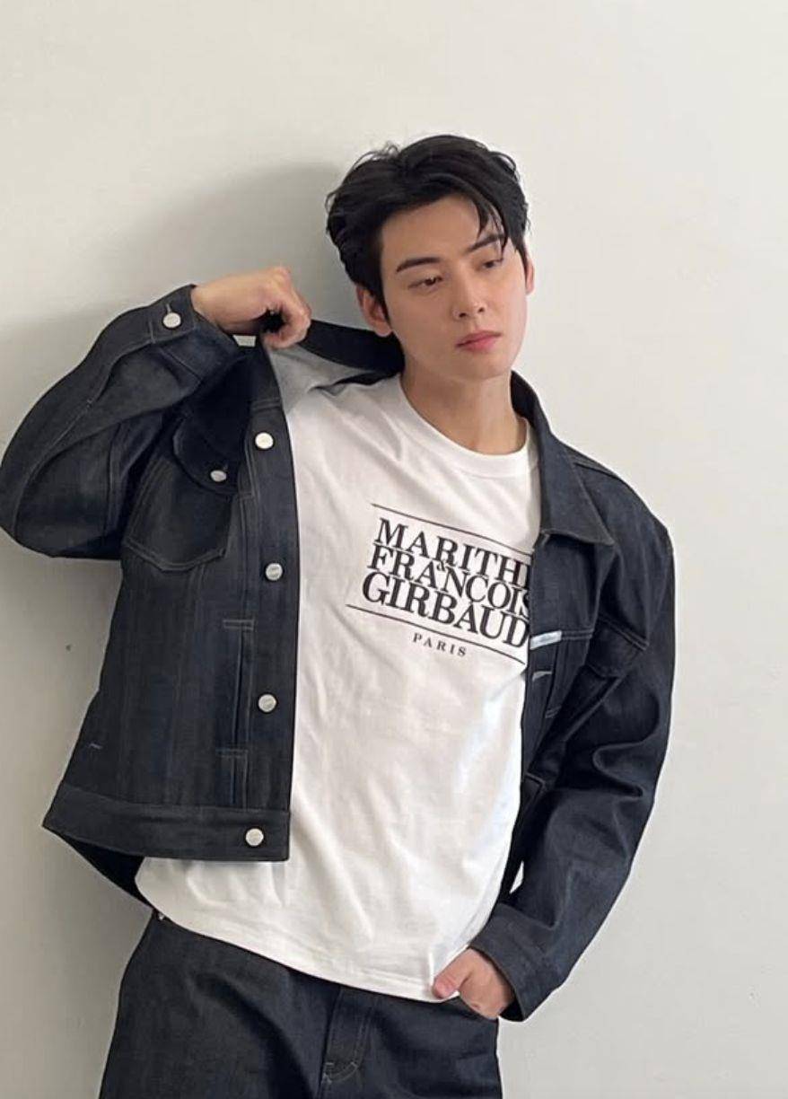 Jisoo小露香肩学院风美照超吸睛！车银优新身分曝光“男神同款单品必收” 名人名流 图6张