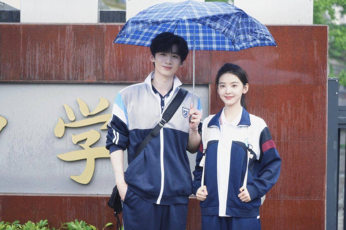 《难哄》章若楠女神感卷发类似款推荐　细软发、丰厚发量都减龄显嫩 最新资讯 图1张