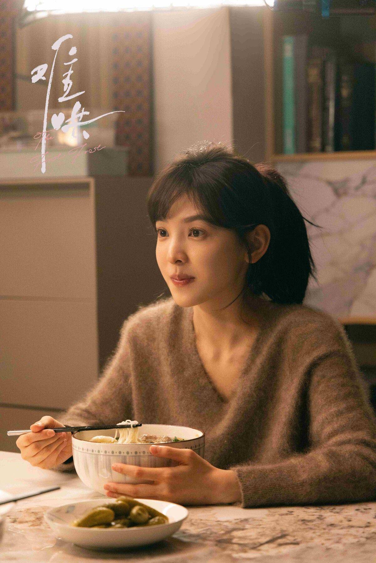《难哄》章若楠女神感卷发类似款推荐　细软发、丰厚发量都减龄显嫩 最新资讯 图4张