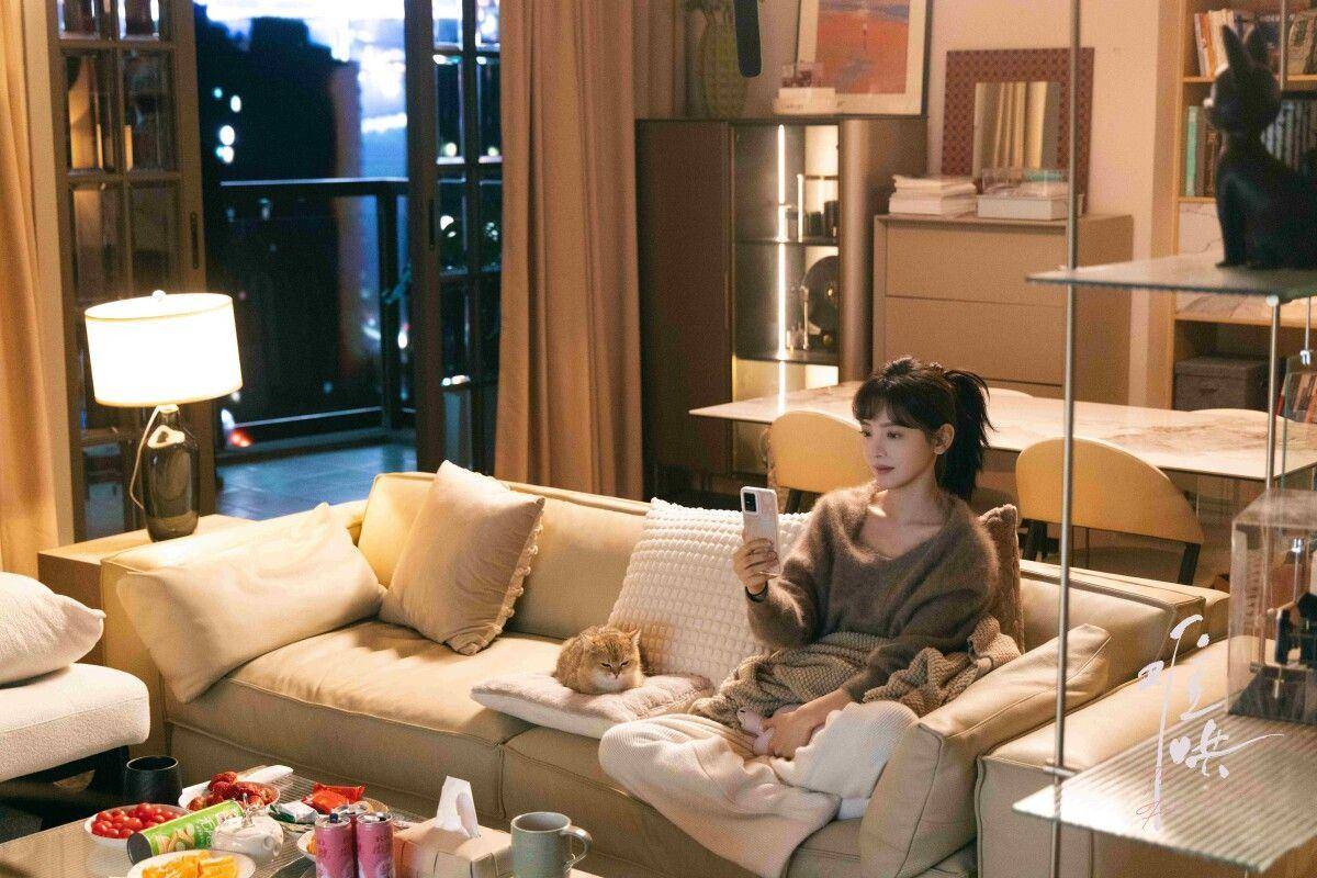 《难哄》章若楠女神感卷发类似款推荐　细软发、丰厚发量都减龄显嫩 最新资讯 图5张