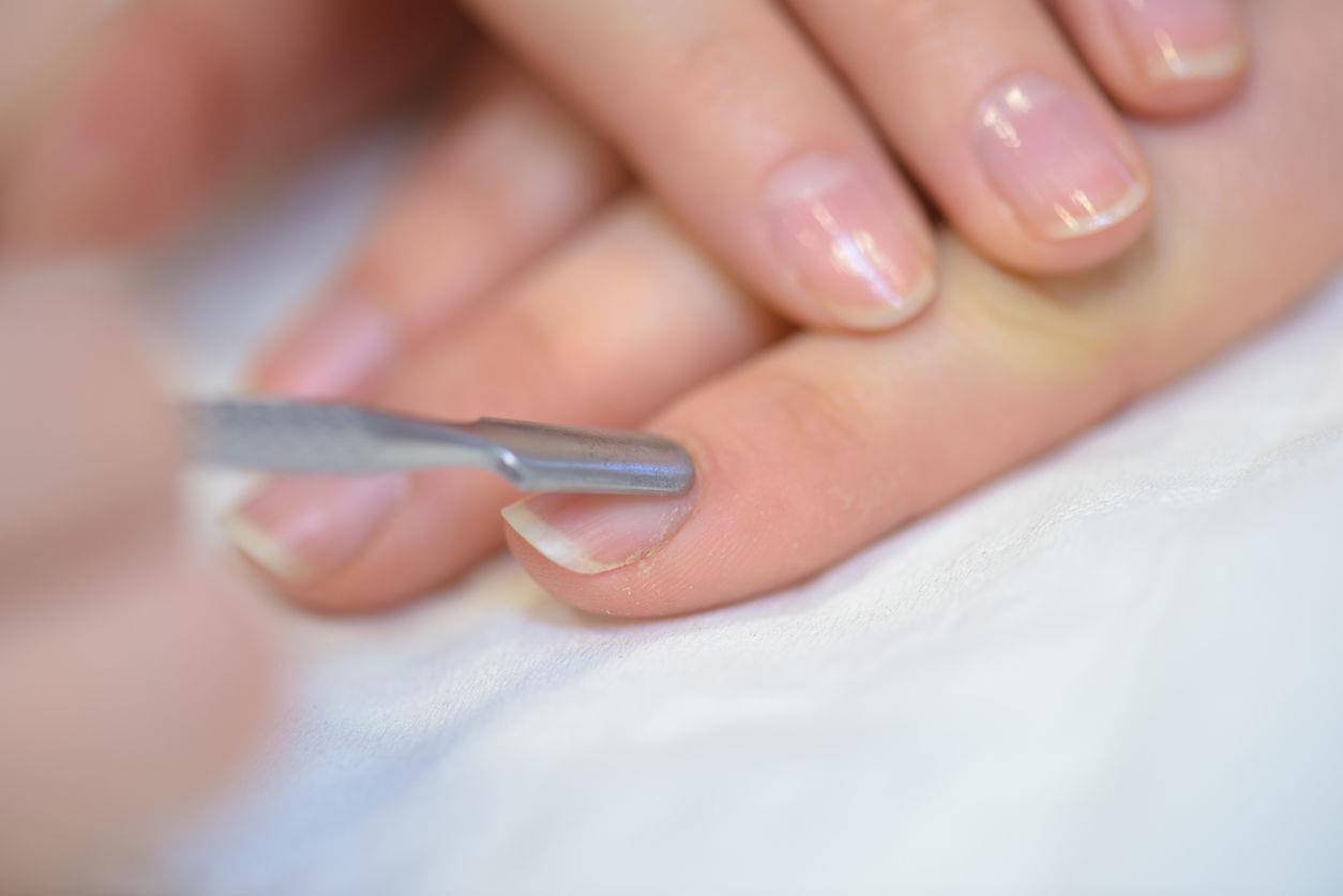 常做美甲导致变薄、断裂？一周2次“指甲厚敷”养出奶油手 最新资讯 图2张
