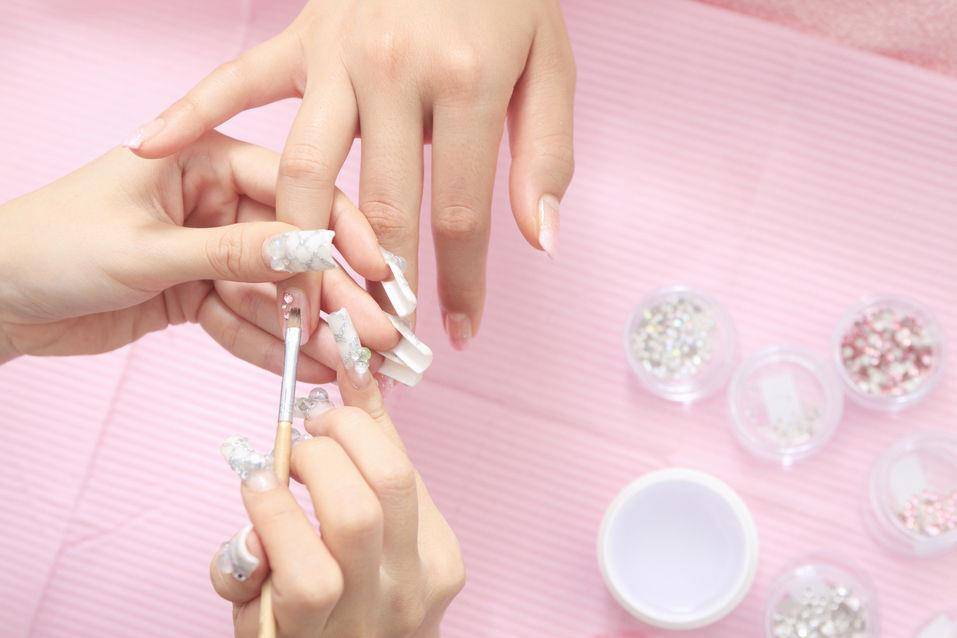 常做美甲导致变薄、断裂？一周2次“指甲厚敷”养出奶油手 最新资讯 图1张