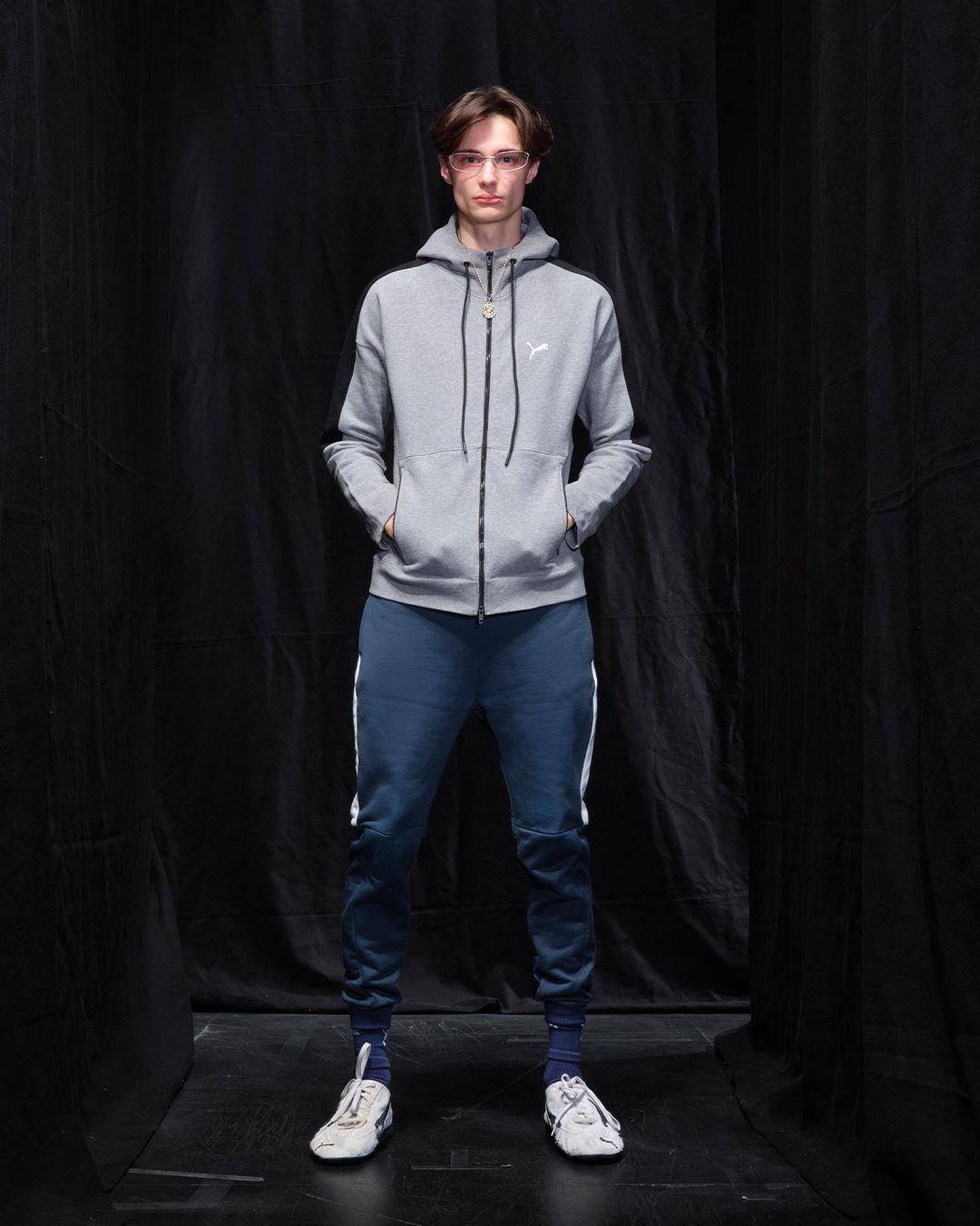 巴黎时装周／Balenciaga时髦上班族日常！极简公事包、PUMA联名鞋首公开 时尚穿搭 图7张