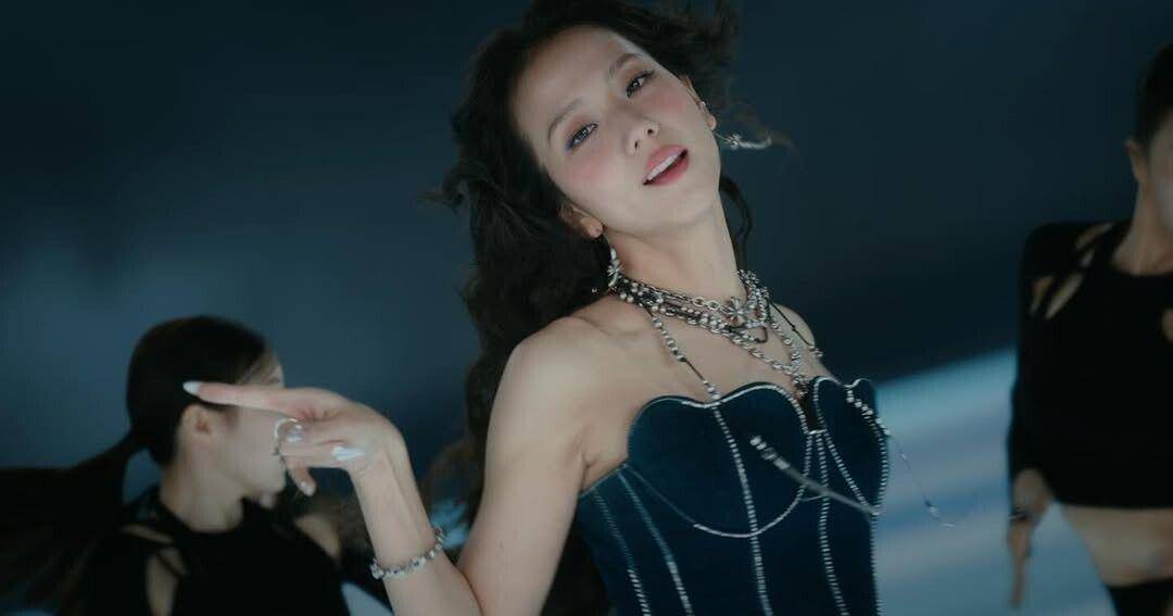 Jisoo〈earthquake〉MV同款单品　乔治亚小众品牌黑色套装网赞：很适合 时尚穿搭 图9张