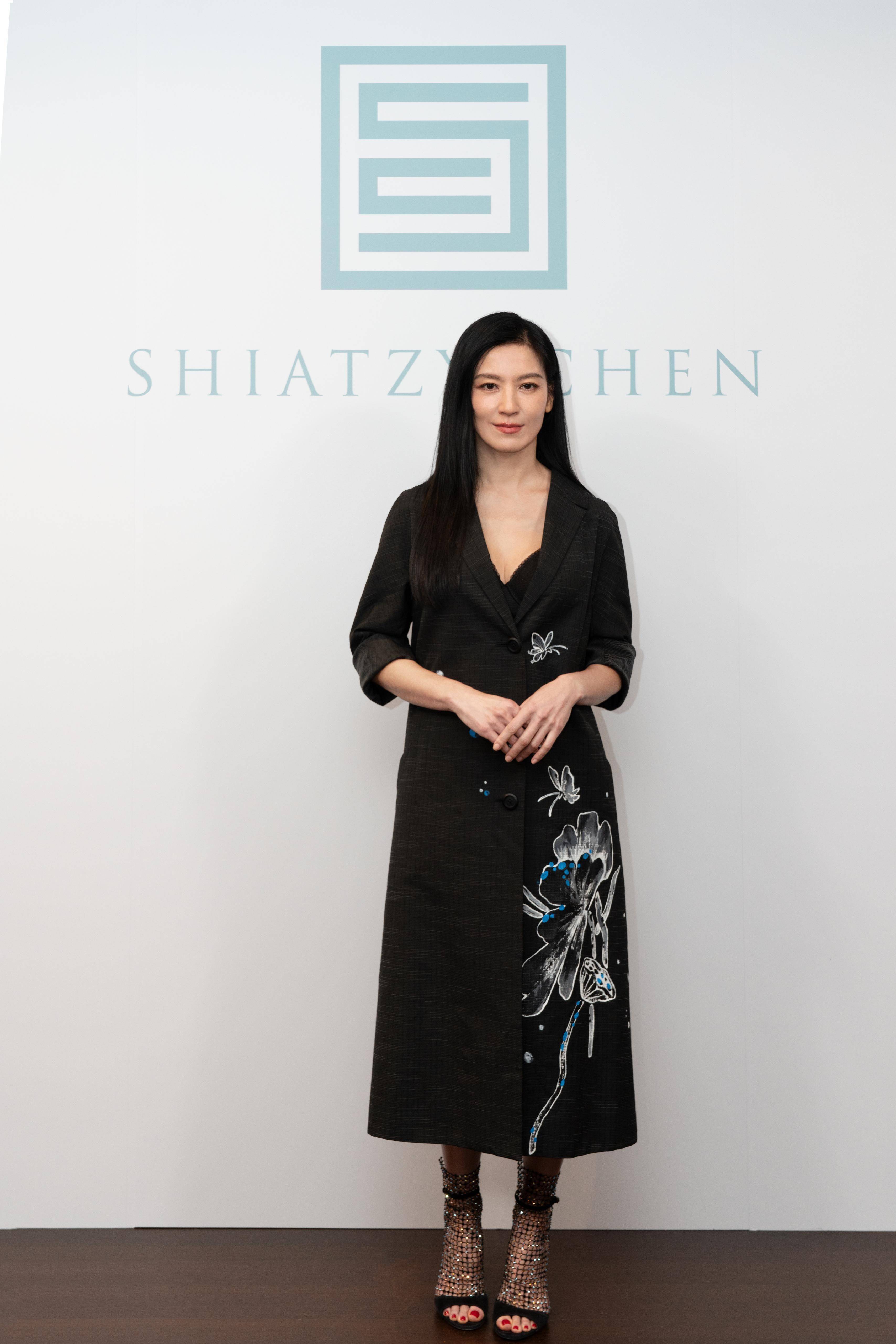 林熙蕾曝老公“鼓励我多露一点”　巴黎看秀战袍获好评抢逛夏姿特卖 名人名流 图1张