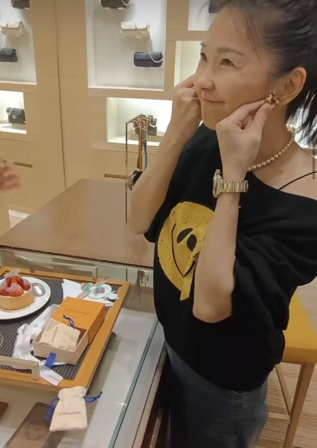 六月61万劳力士配香奈儿首饰是日常　还是LV大户 时尚穿搭 图3张