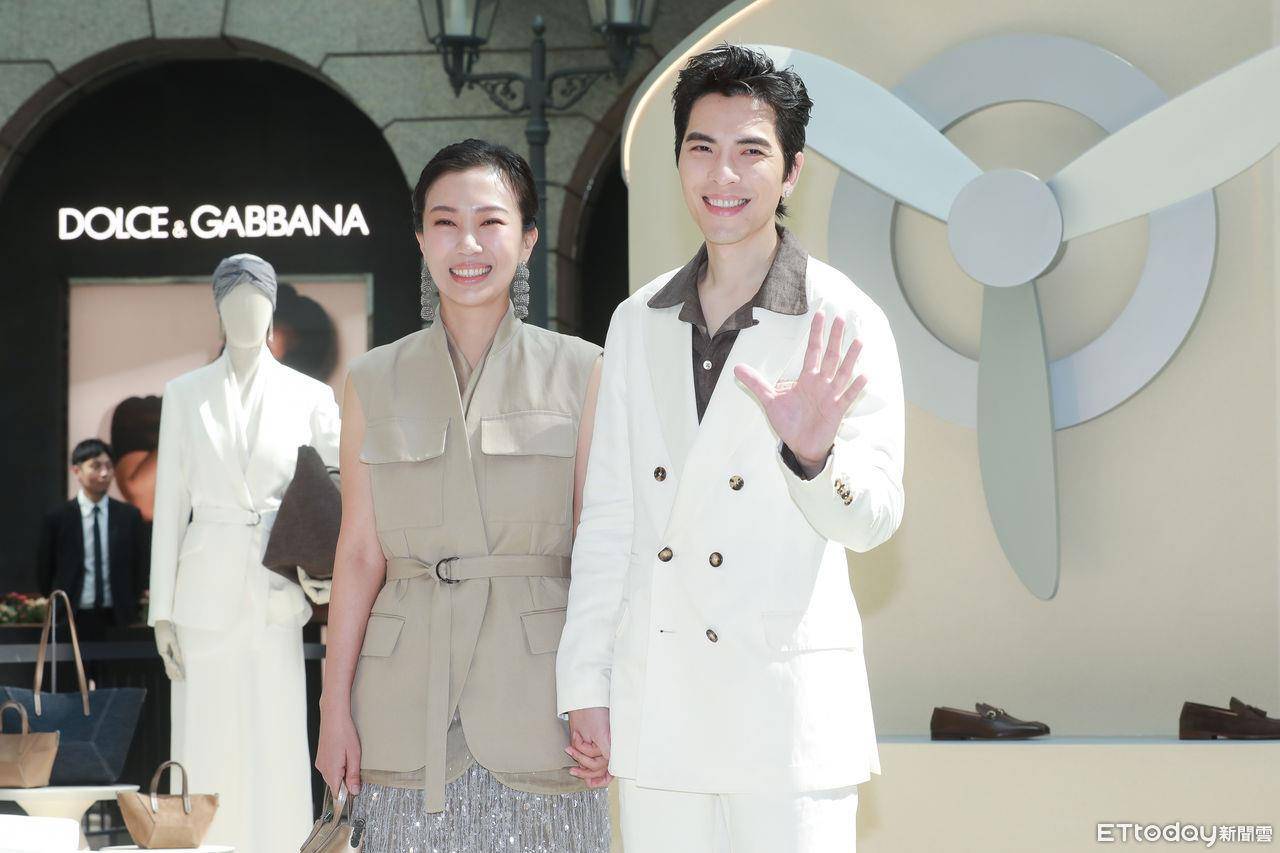 萧敬腾与Summer婚后首合体放闪　站台妻爱牌甜喊“我负责消费” 时尚穿搭 图1张