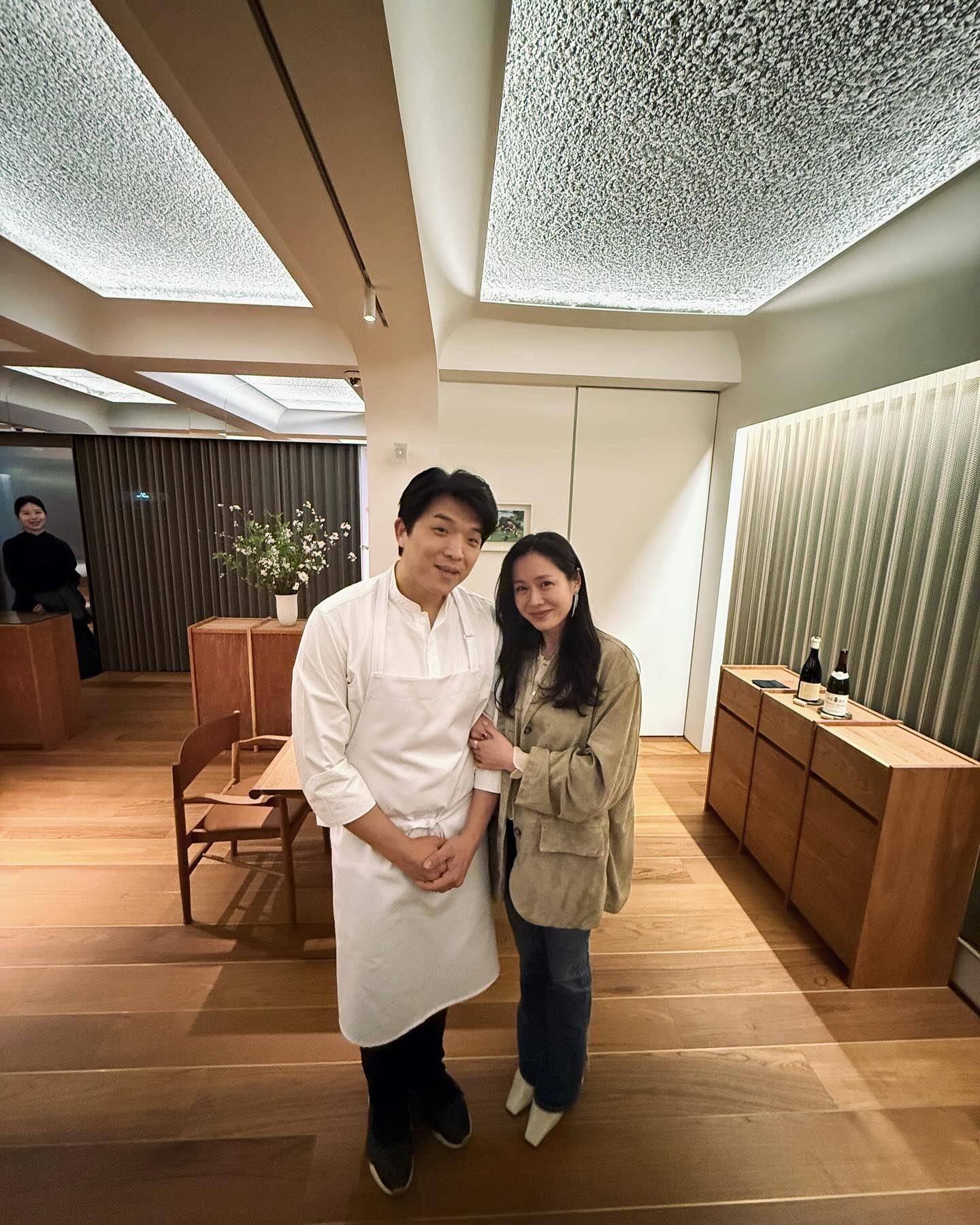 孙艺真零Logo穿搭样样是精品　上三星餐厅服仪满分 名人名流 图2张