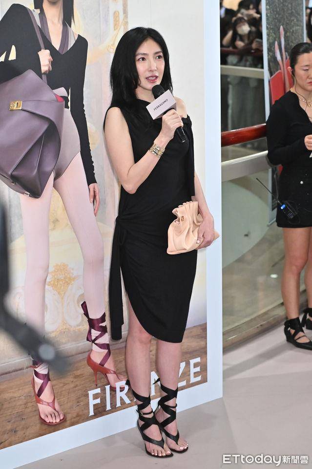 杨谨华与男神李钟硕同框！“立刻购入鞋”抢逛FERRAGAMO台北101新店 名人名流 图2张