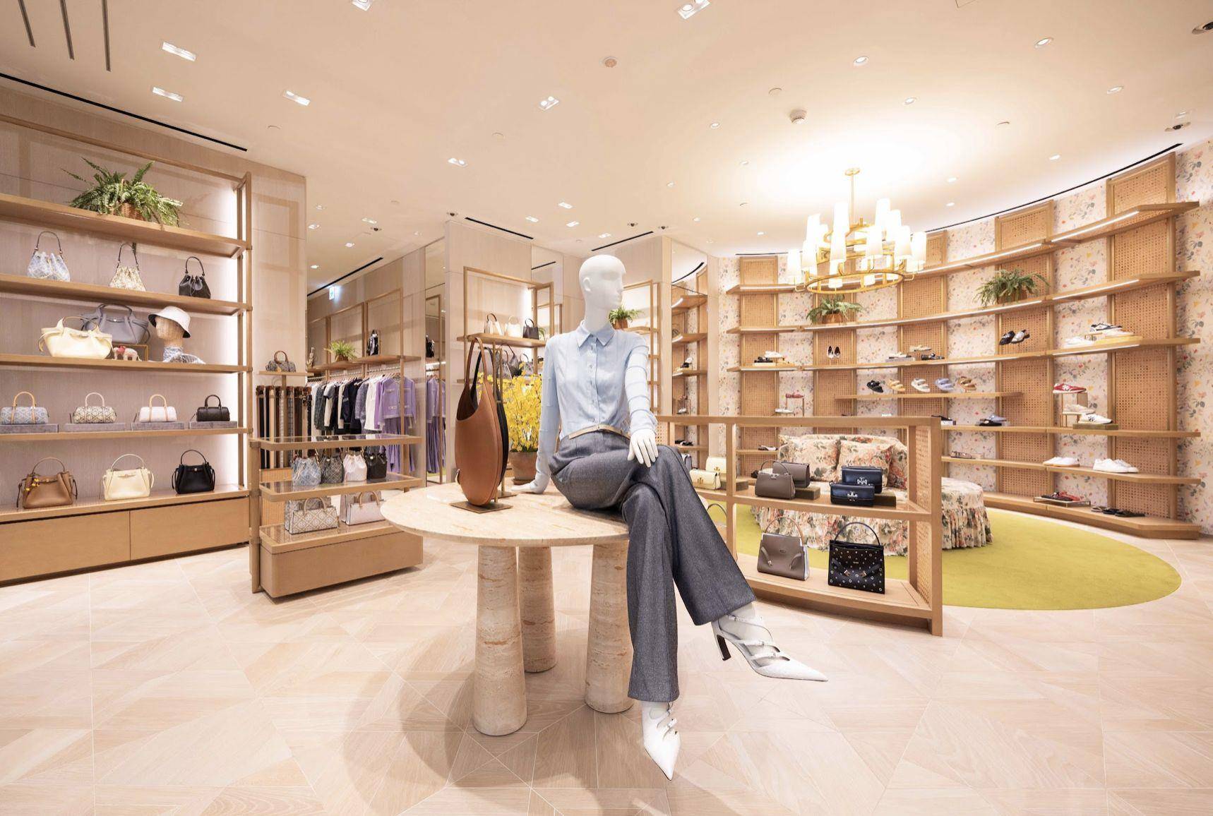 杨谨华与男神李钟硕同框！“立刻购入鞋”抢逛FERRAGAMO台北101新店 名人名流 图9张