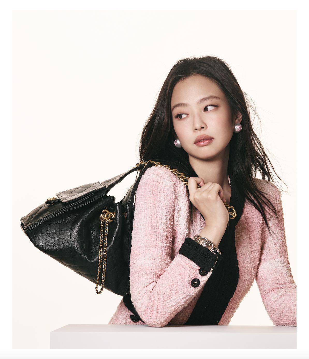 说流行／Jennie新宠“CHANEL 25”台前幕后都背着！多口袋大容量年度爆款 名人名流 图4张