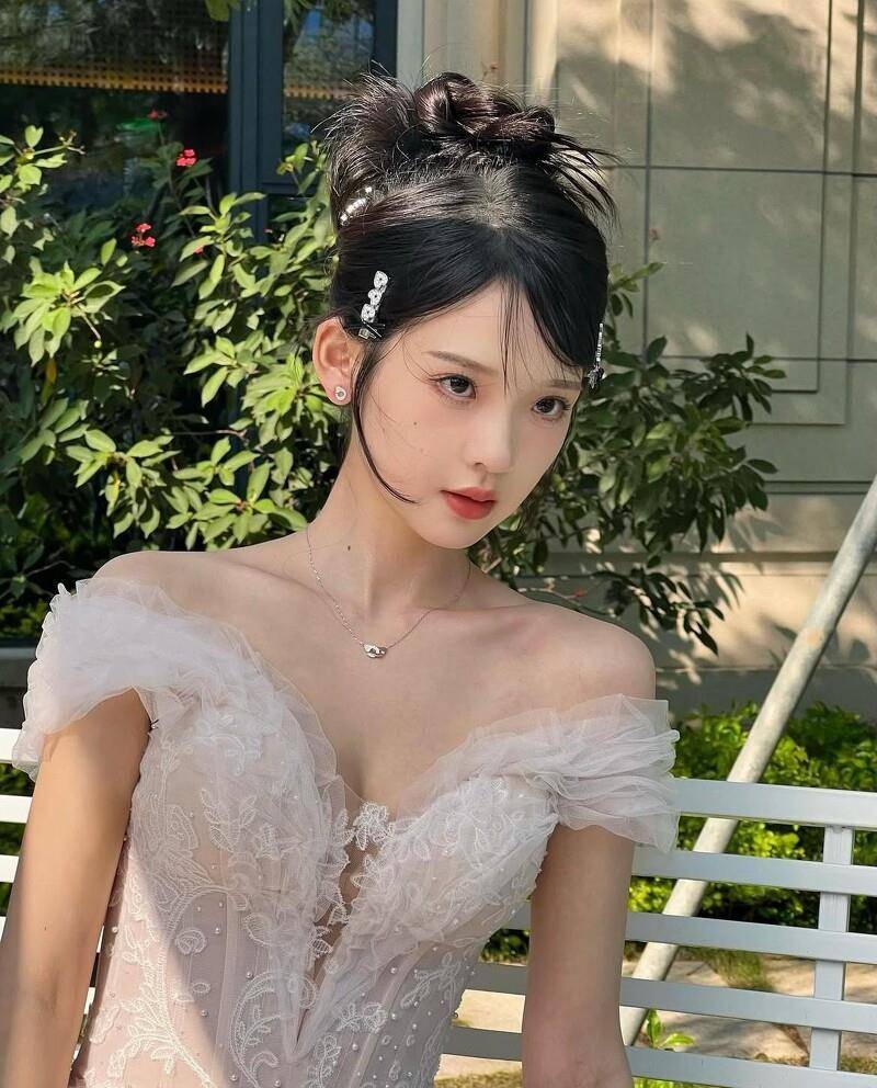 《难哄》张淼怡戏外超反差！私下是酷妹　5个造型带你认识不一样的她 最新资讯 图2张