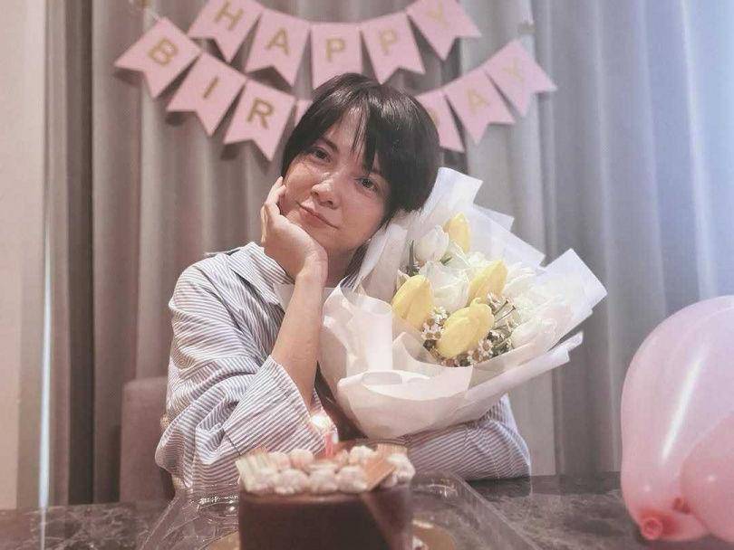 李心洁49岁冻龄状态像少女　饱满苹果肌＋水光感肌肤私下素颜照依旧美 最新资讯 图2张