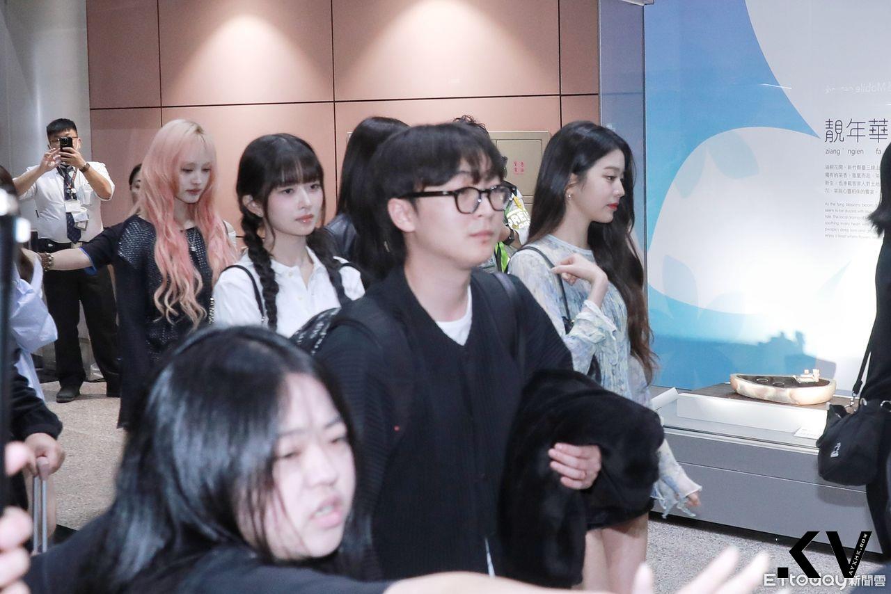 IVE抵台张员瑛“机场穿搭”超甜！肩背Miu Miu包露出长腿仙气破表 名人名流 图5张