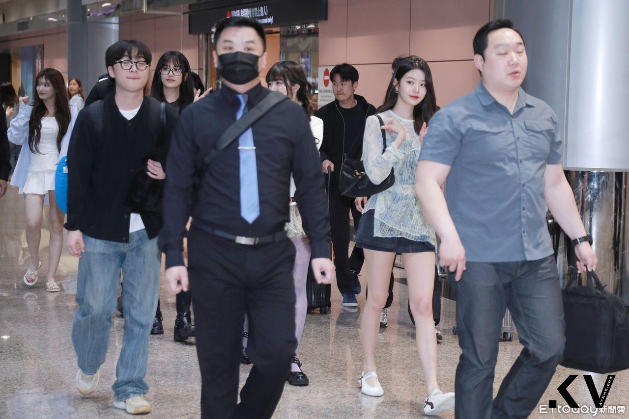 IVE抵台张员瑛“机场穿搭”超甜！肩背Miu Miu包露出长腿仙气破表 名人名流 图3张
