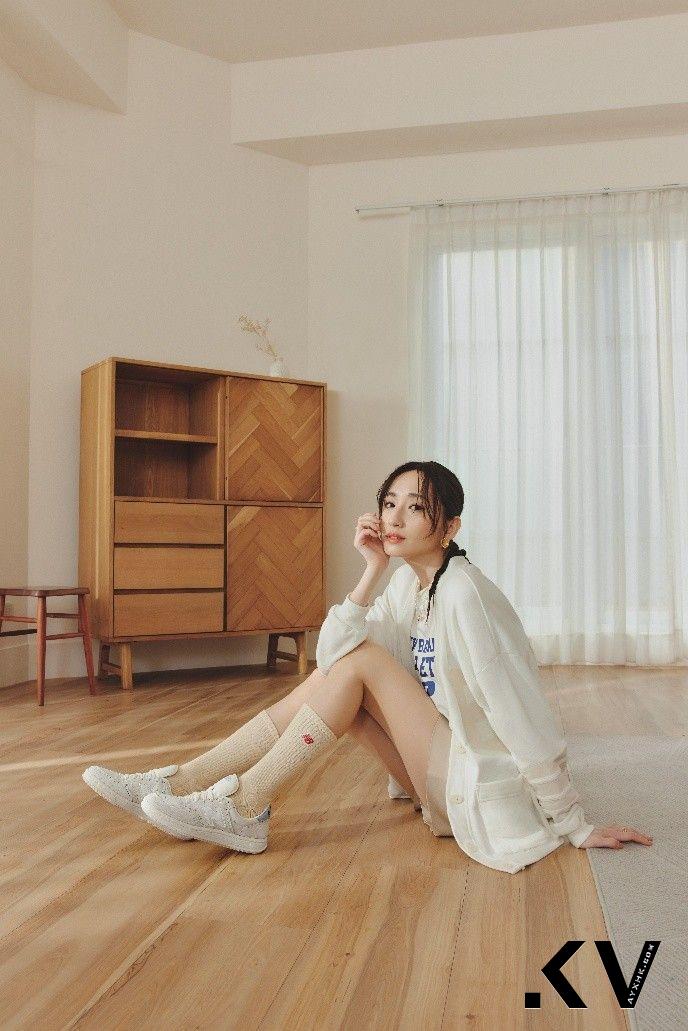 2025春夏必收！IU、柯佳嬿爱鞋全新“NB 1000与T500”小资女上脚秒变精致女主角　上班、出游随型神百搭！ 最新资讯 图4张