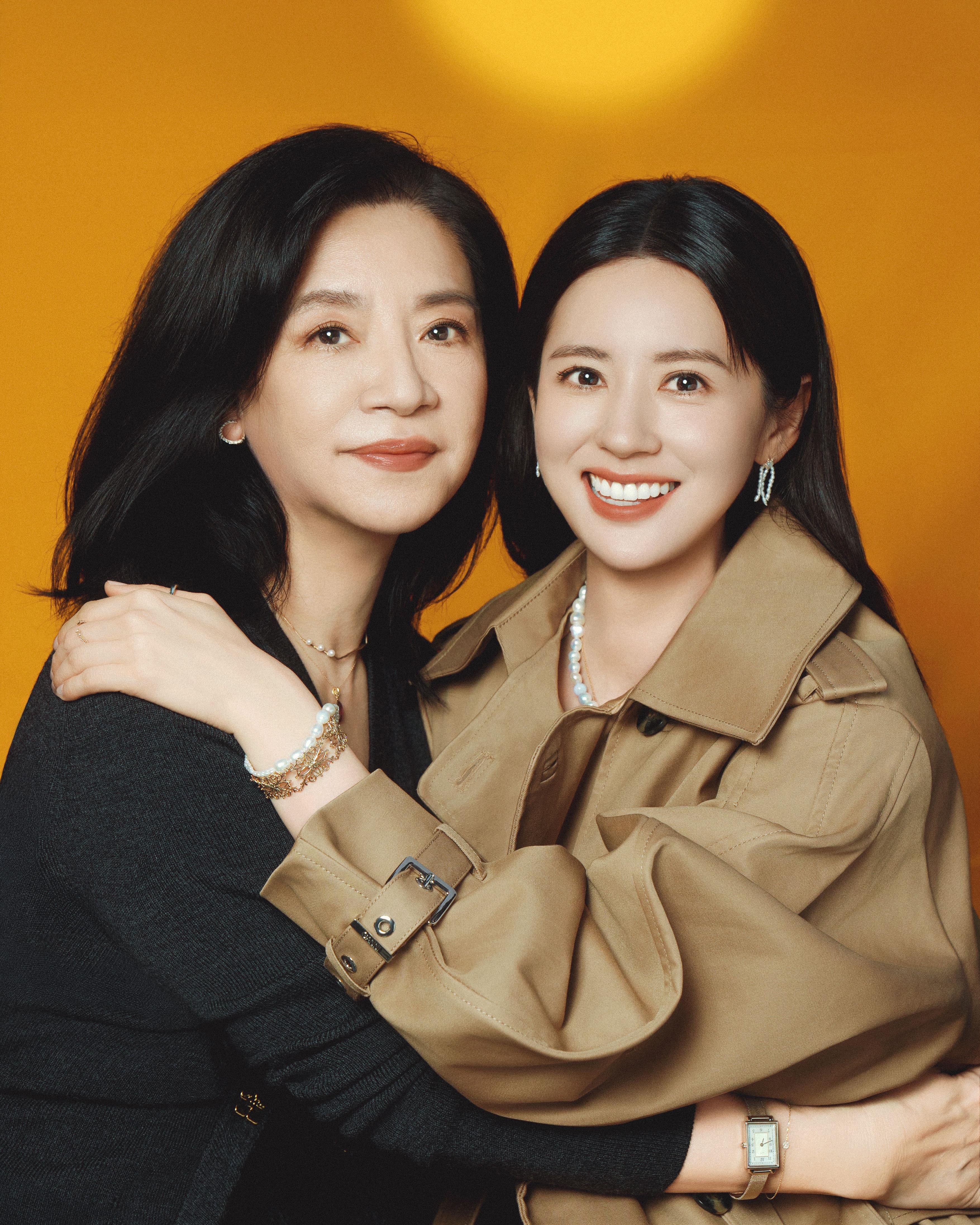 林予晞合体漂亮母亲演绎珠宝　网赞“林妈妈好像林青霞” 时尚穿搭 图1张