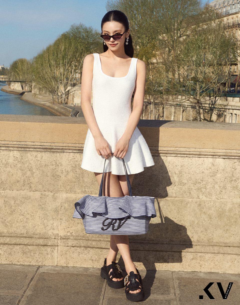MEOVV成员“小Jennie”成为MIU MIU大使！16岁登时装周混血神颜美翻 名人名流 图7张