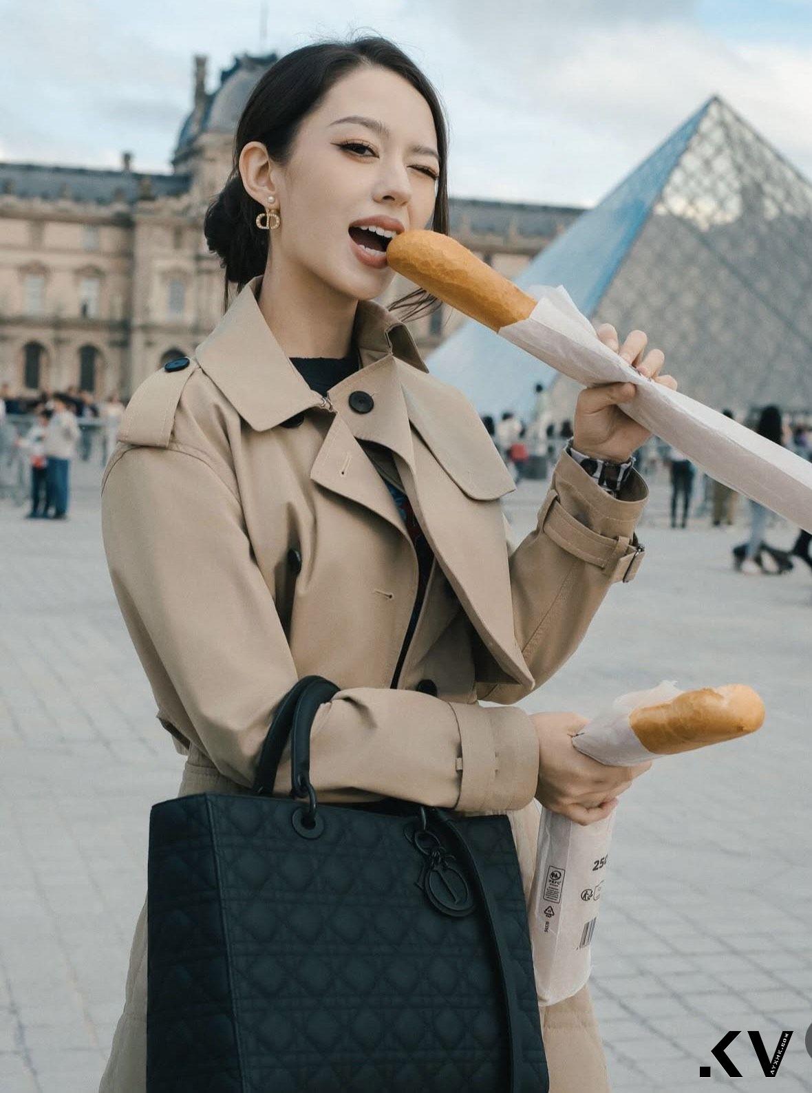 美女钢琴家吉娜爱丽丝连秀爱马仕　粉红柏金包好甜美 名人名流 图3张