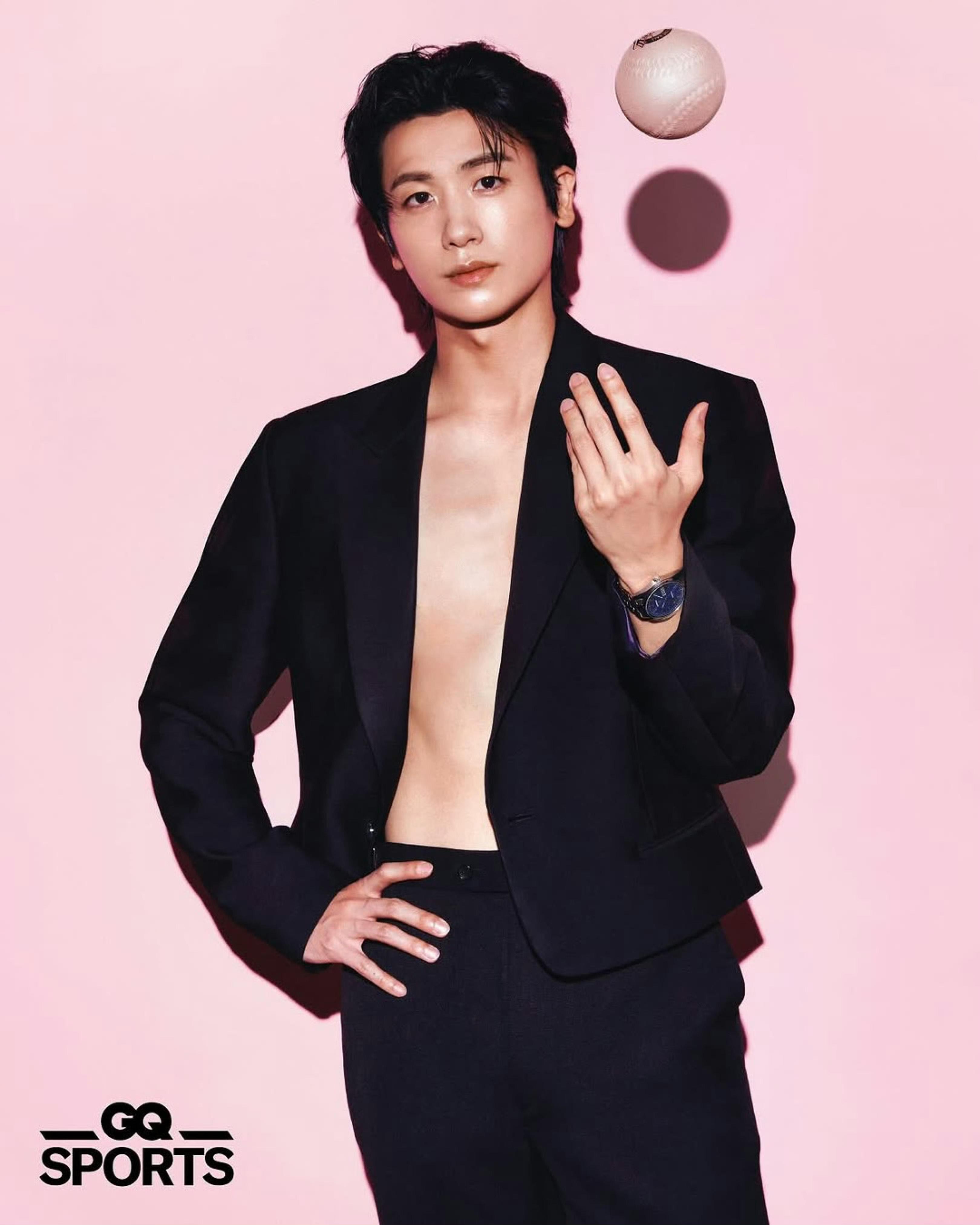 南韩富二代男星中门大开　朴炯植戴TAG Heuer表加码秀肌肉 名人名流 图1张