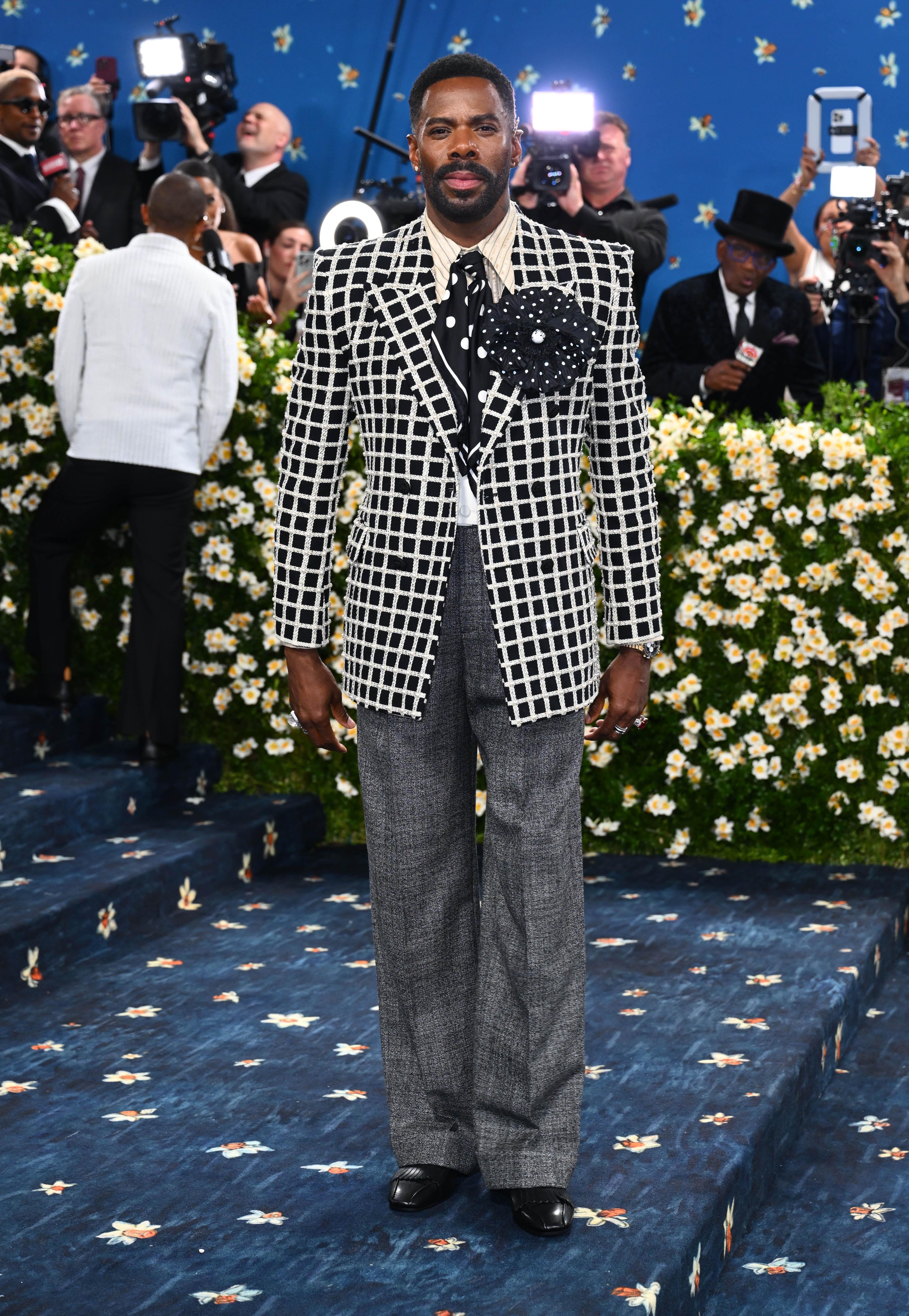 Met Gala／菲董LV外套镶10万颗珍珠　联合主席男星斗篷下有玄机 时尚穿搭 图5张