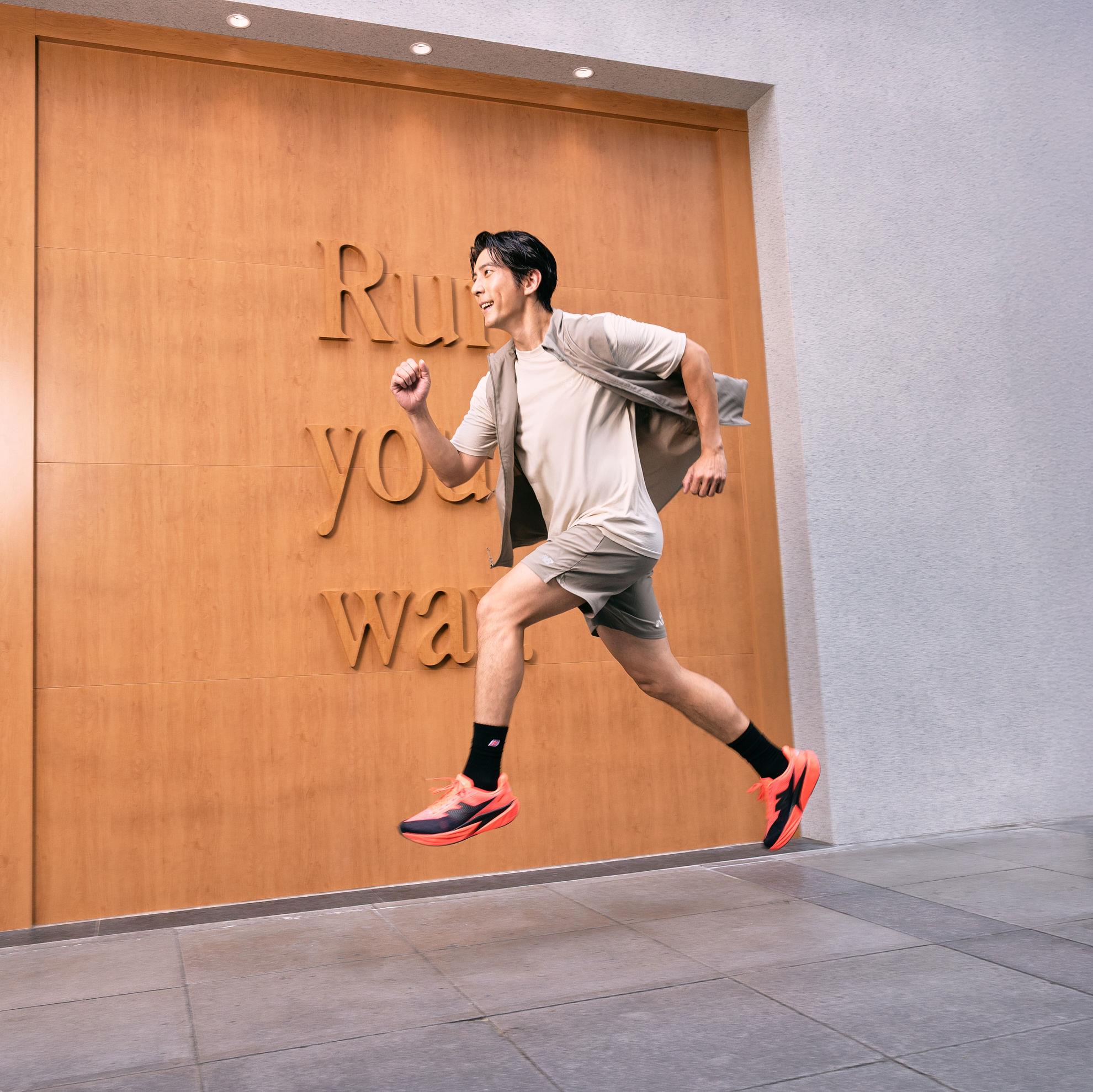 修杰楷现身信义NB RUN运动体验店　亲曝10年跑龄心法：跑步让我更强大 最新资讯 图3张