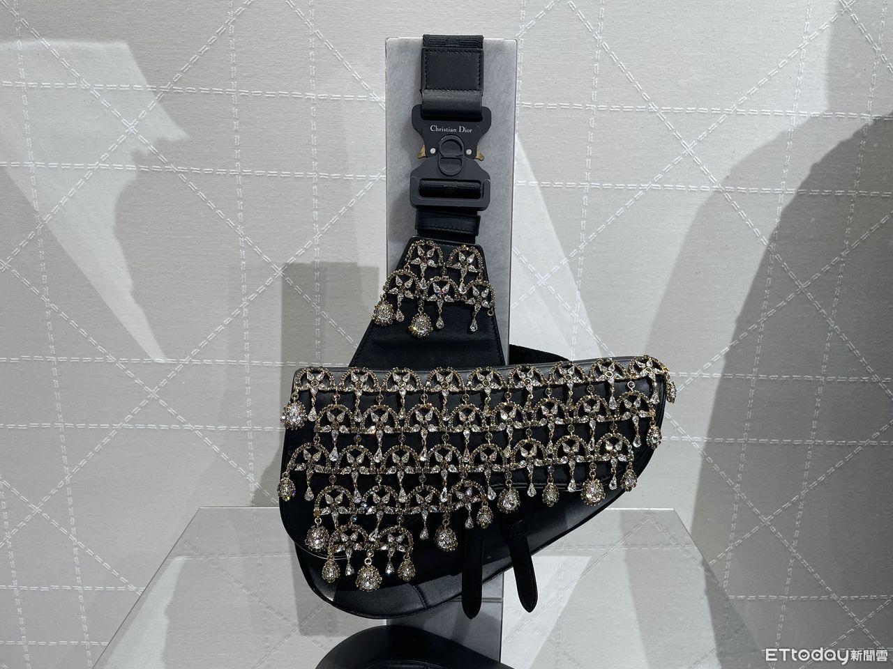 DIOR球鞋颜色、包包材质自己决定！订製沙龙期间限定登场 时尚穿搭 图11张