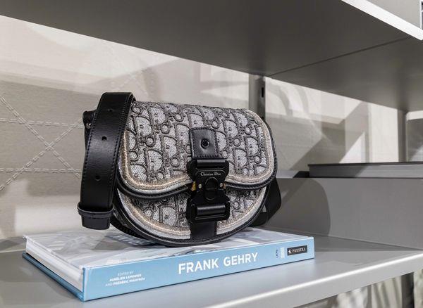 DIOR球鞋颜色、包包材质自己决定！订製沙龙期间限定登场 时尚穿搭 图8张