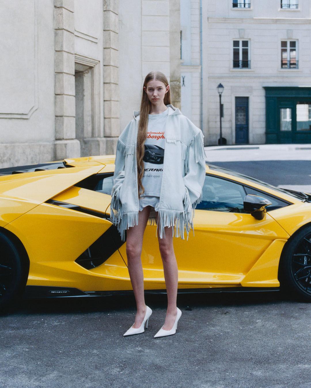 Balenciaga联名蓝宝坚尼连车钥匙都有！斗牛标「超跑级Rodeo包」抢先看 时尚穿搭 图1张