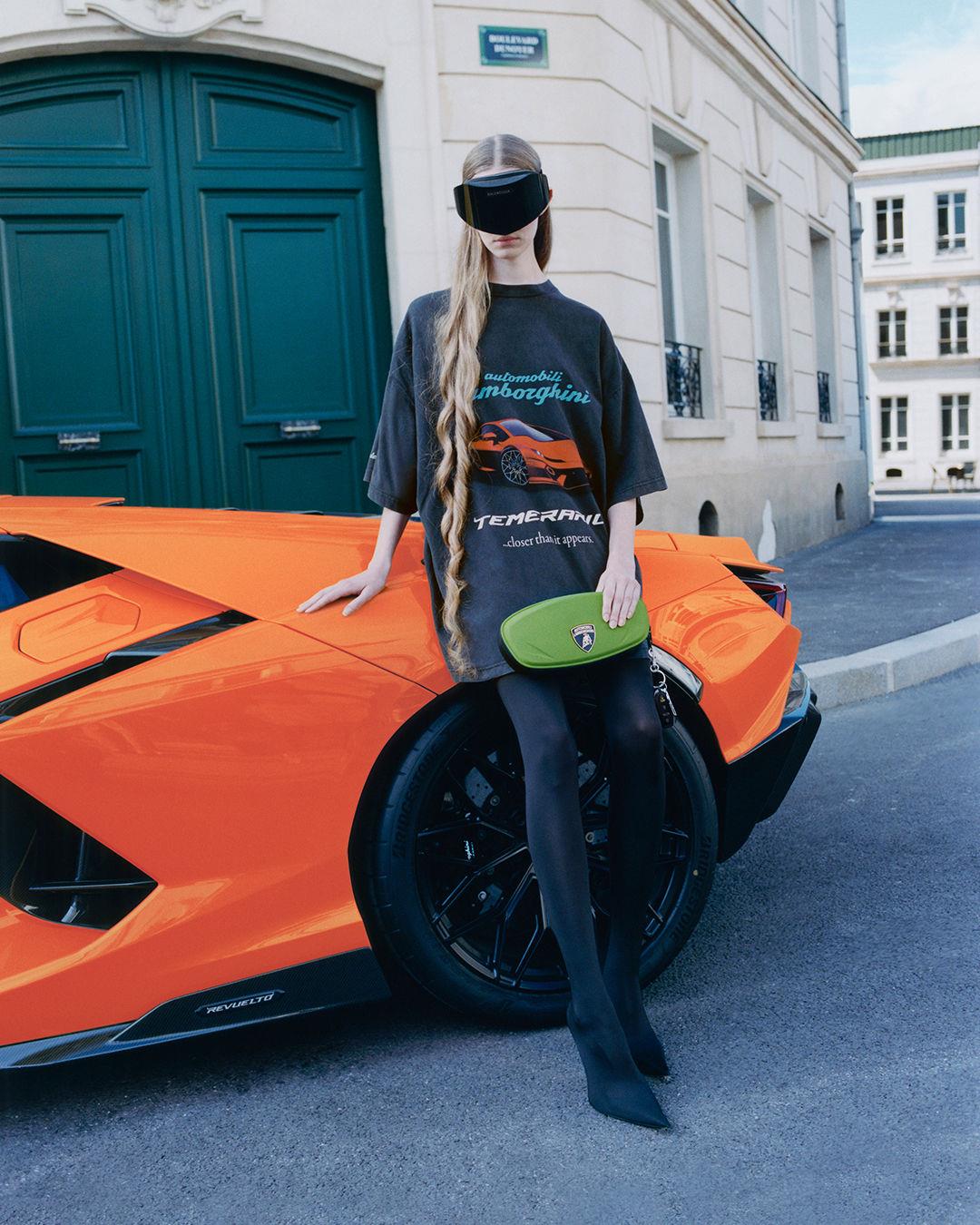 Balenciaga联名蓝宝坚尼连车钥匙都有！斗牛标「超跑级Rodeo包」抢先看 时尚穿搭 图2张