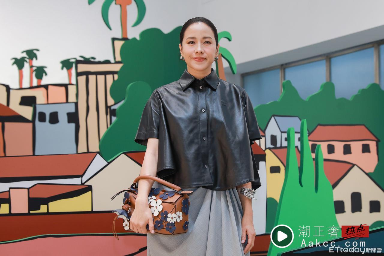 林嘉欣现身LOEWE展“一下飞机就吃牛肉面”　魏如萱喊话金曲战袍要巨美 名人名流 图2张