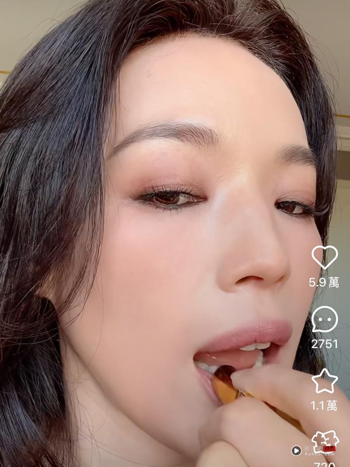 没见过这么海派！舒淇妆前保养超粗暴　又拍又打粉丝心疼“对美脸好一点” 最新资讯 图4张