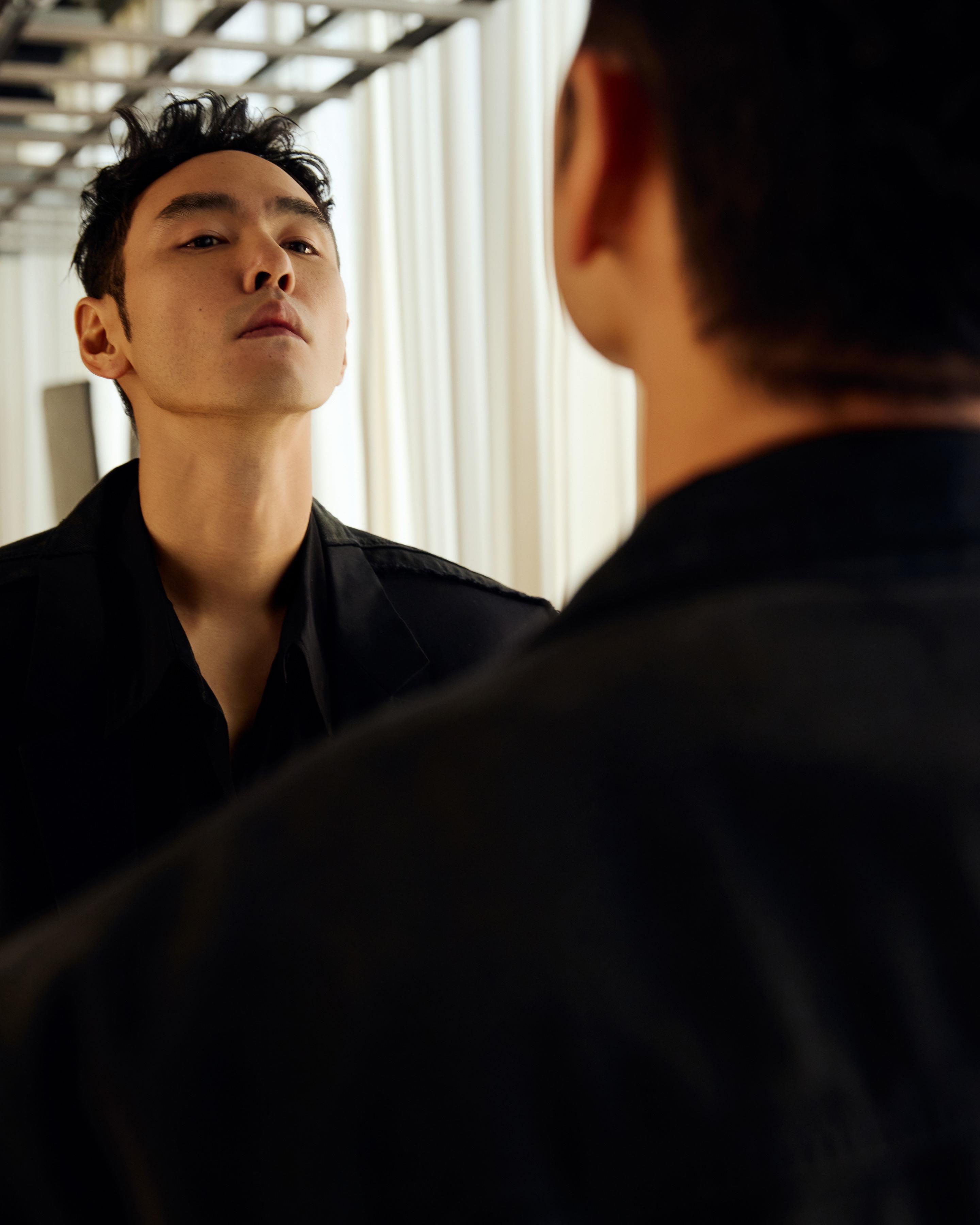 阮经天2套暗黑新造型男人味破表！穿BALENCIAGA超跑级联名好养眼 名人名流 图3张